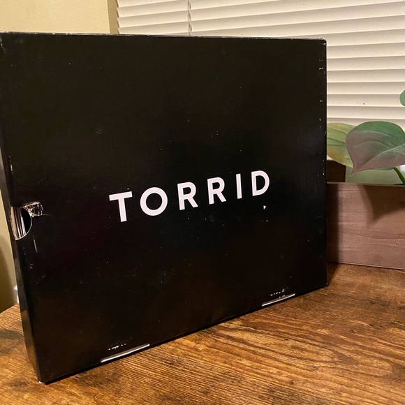 Torrid Sandals New In Box - Picture 7 of 11